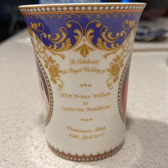 The Royal Wedding Prince William & Catherine Middleton Collector Mug - Picture 2 of 3